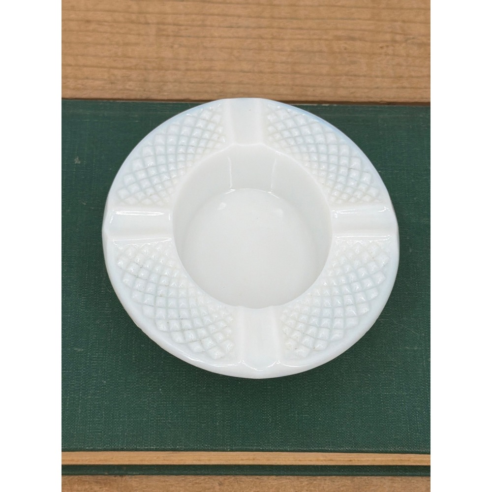 Vintage Westmoreland Milk Glass‎ Hobnail Diamond Point Oval Ashtray Trinket Dish